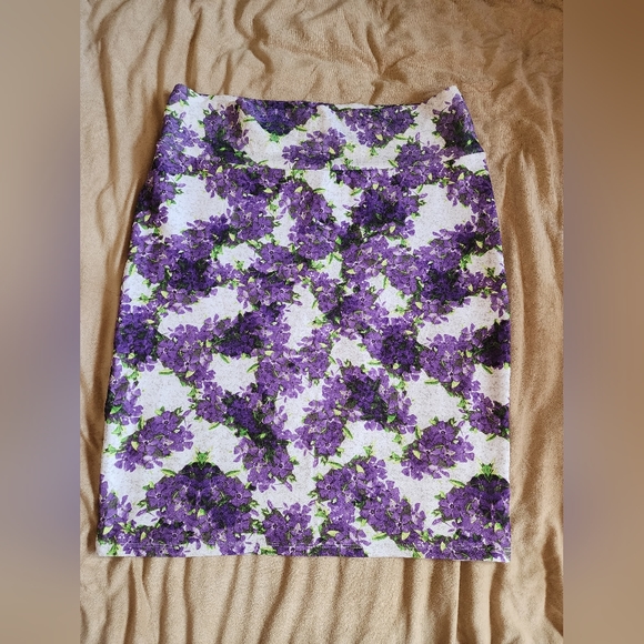 LuLaRoe Lilac Floral Pencil Skirt - Picture 1 of 3